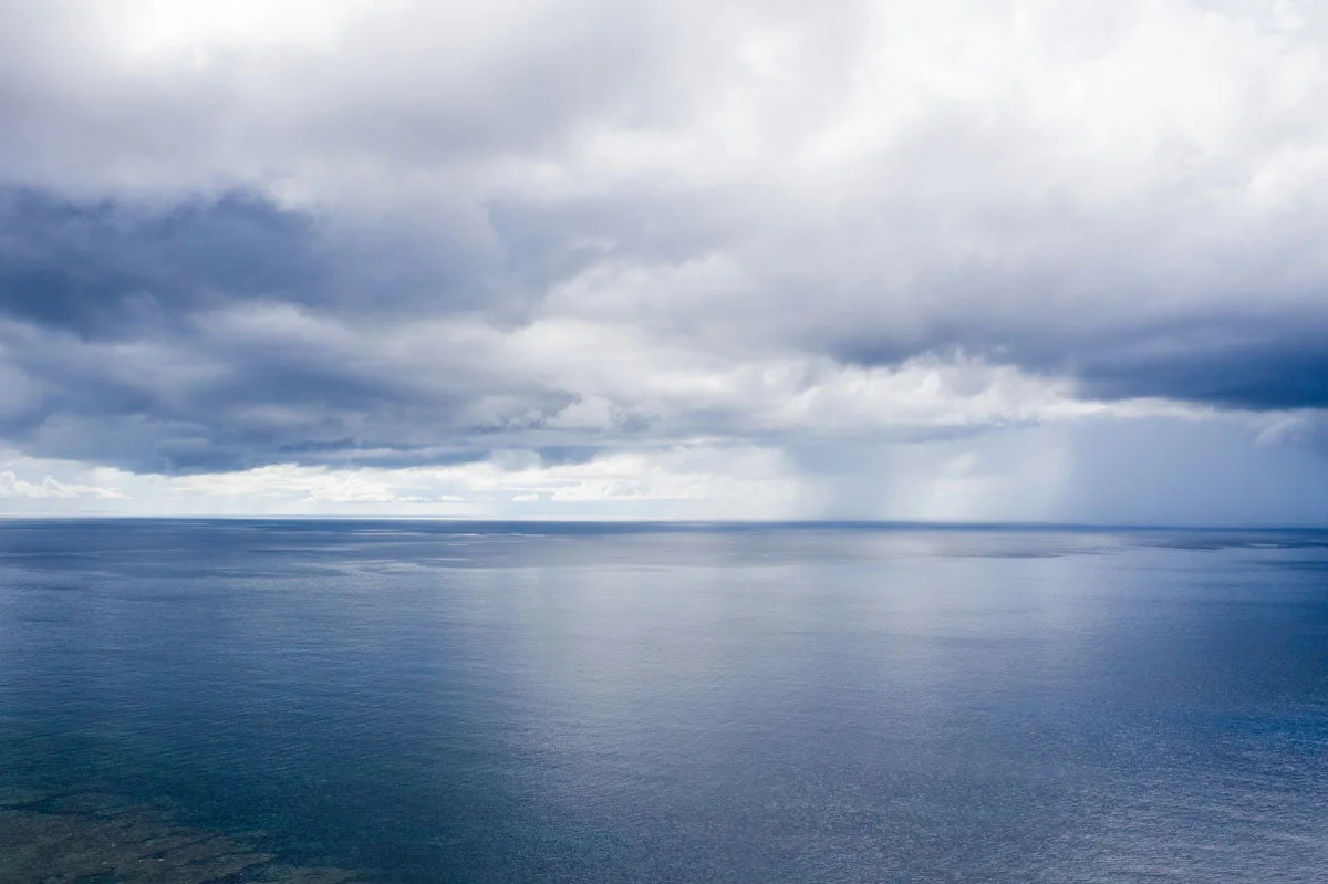 squalls and anticyclones at sea