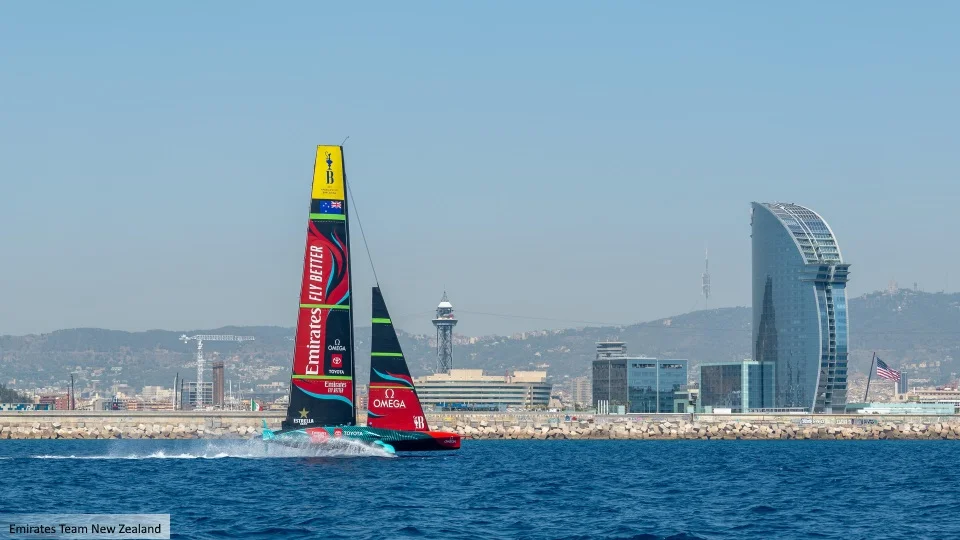 Voiliers de l'America's Cup dans le port de Barcelone